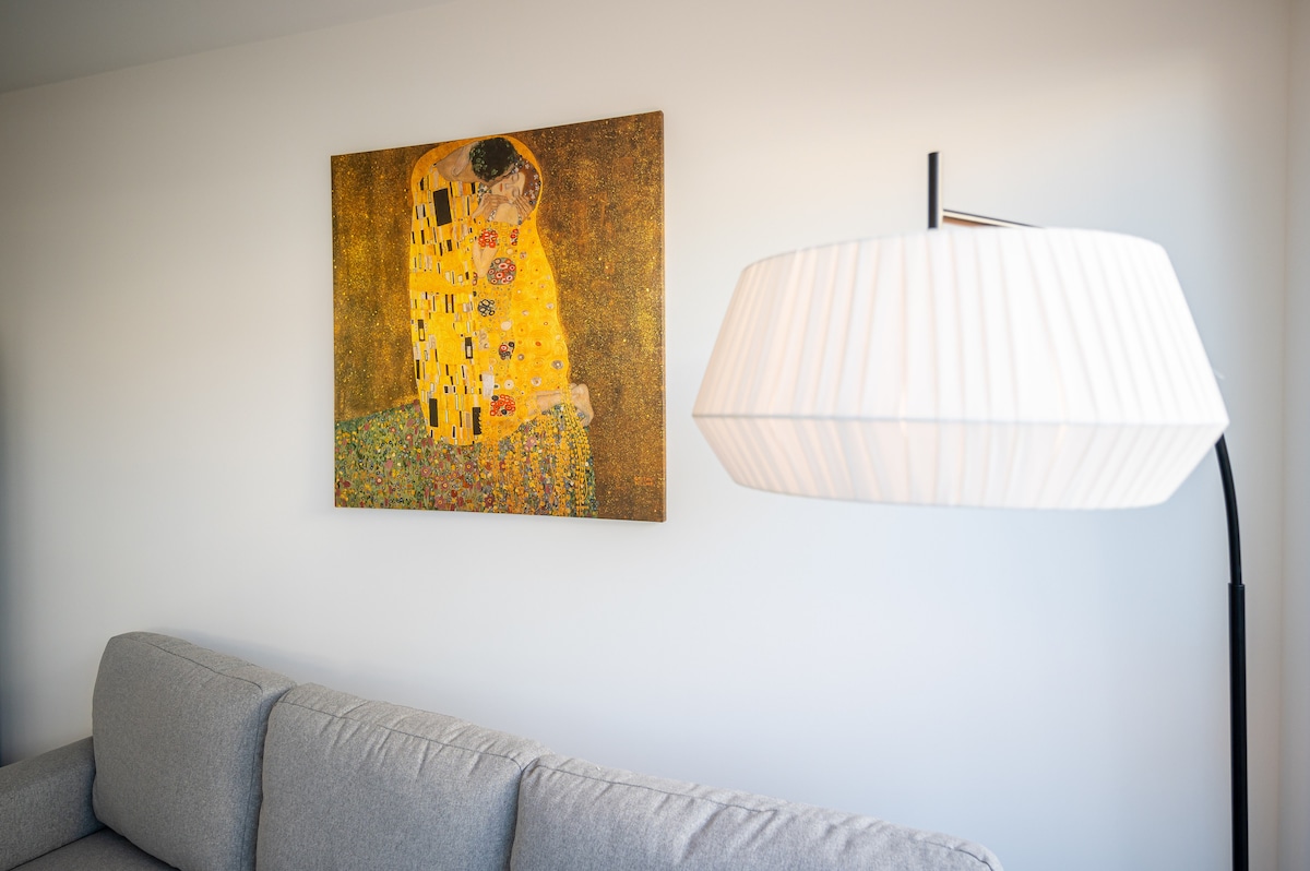 Klimt painting and designer floor lamp