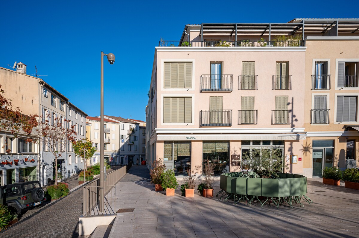 Building side view with street-level restaurant